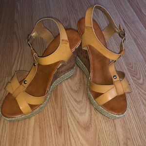 Nature Breeze Tan Wedges